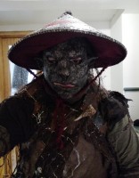 Maske.jpg (58.05 KiB) 23125 mal betrachtet Auf den Fotos ist die ausgebesserte Stelle nicht so gut zu sehen aber ich glaube auch so hab ich das recht gut hinbekommen das es kaum auffällt man sieht es nur am rechten Mundwinkel (im Bild Links) das der etwas höher gezogen ist.